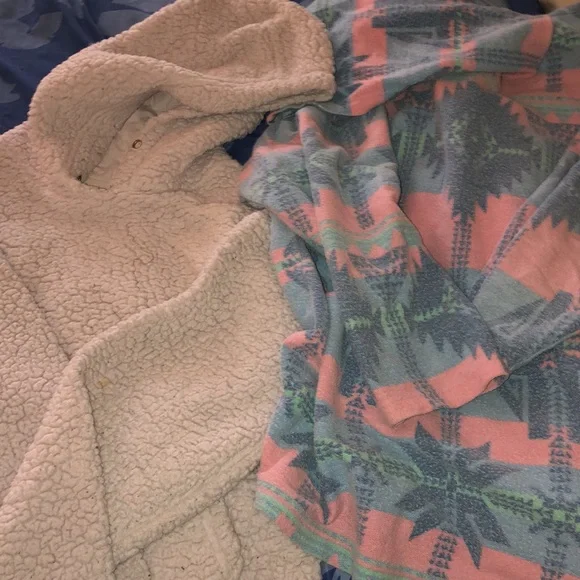 Two cozy sweaters - Picture 3 of 3